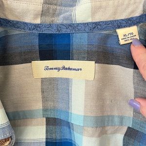 Men's Tommy Bahama button down long sleeve. Mint condition. Dry-cleaned only.